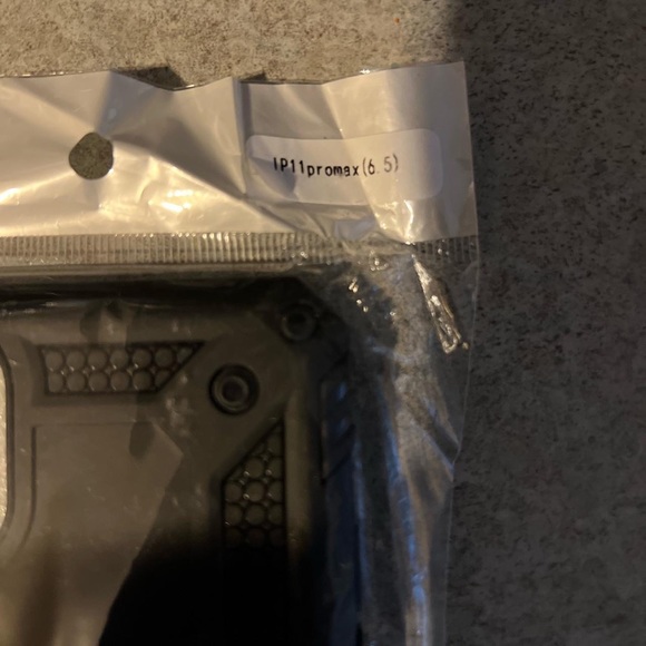 - iPhone 11 Pro case - Picture 3 of 3